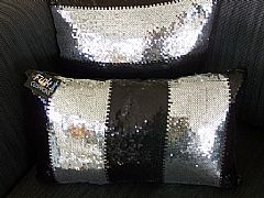 SEQUINED-BLACK-&-SILVER-CUSHION-30-cm-X-50-cm-RECTANGLE-NEW-STUNNING-DESIGNER